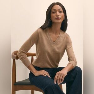 New York & Company Taupe V Neck Knit Sweater Size Medium EUC Normcore